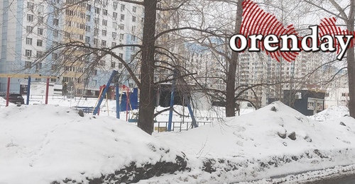 Коммунальные службы превращают дворы Оренбурга в полосу препятствий