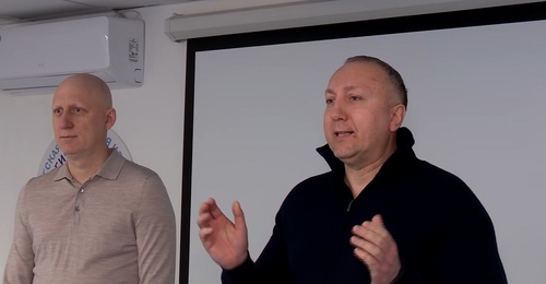 В Оренбурге представители ЛДПР поздравили медсестер с 8 марта и вручили памятные подарки