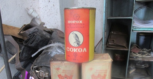 В Оренбуржье осудят мужчину за хранение более килограмма пороха в гараже