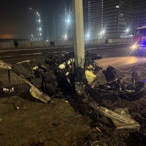В Оренбурге после столкновения BMW со столбом погиб мужчина(18+) 
