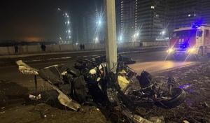 В Оренбурге после столкновения BMW со столбом погиб мужчина(18+) 