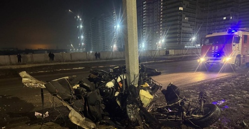 В Оренбурге после столкновения BMW со столбом погиб мужчина(18+) 