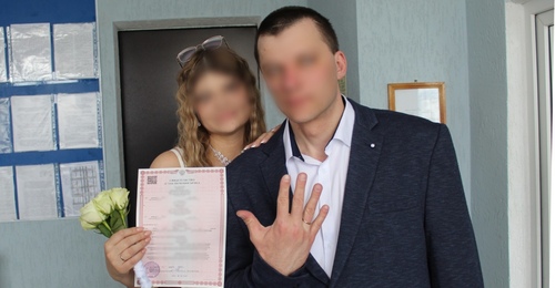 Белое платье, букет и костюм: спустя семь лет после знакомства невеста сказала арестанту «да»