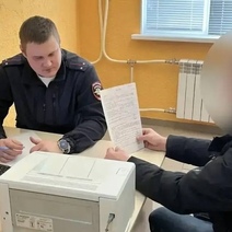 В Оренбурге мужчина разгромил лифт и измазал его кровью