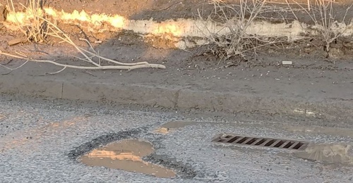 Любовь и дороги: в Оренбурге дыра в асфальте приняла форму сердечка