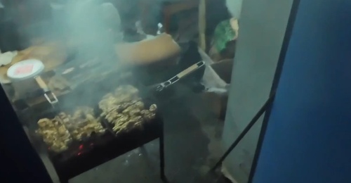 В Гае сапожник пожарил шашлык в обувном киоске