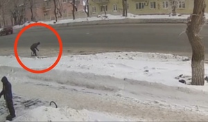 В Оренбурге мужчина нашел кардхолдер и потерял совесть