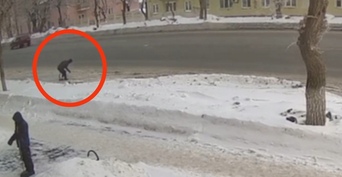 В Оренбурге мужчина нашел кардхолдер и потерял совесть