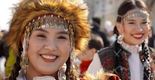 Оренбург отметил Навруз ярким шествием и угощениями