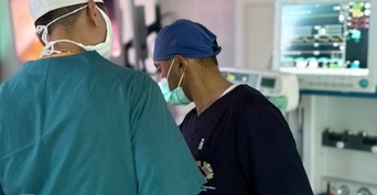 В Орске с отравлением угарным газом в больницу доставили пенсионера, а через несколько дней и его сына