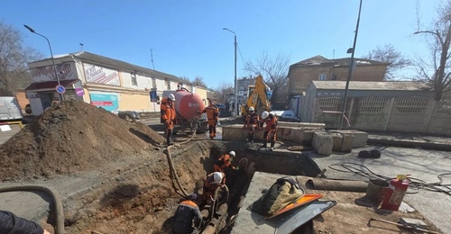 В Оренбурге перекрыли движение транспорта в месте проведения ремонтных работ на теплосетях