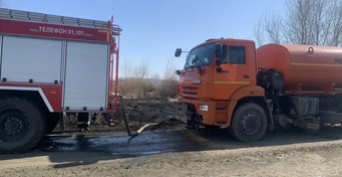 В Орске произошел первый ландшафтный пожар в 2026 году