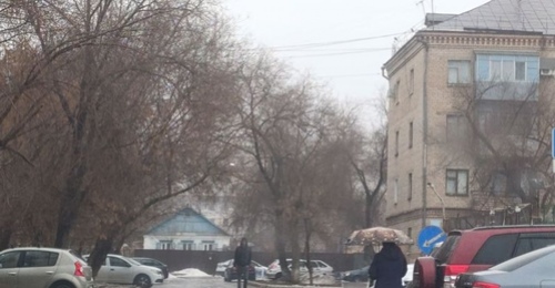 Первый весенний дождь смывает остатки зимы с улиц Оренбурга