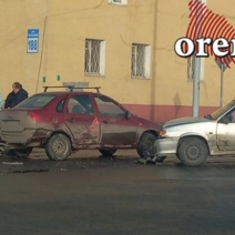 Три автомобиля столкнулись в Промышленном районе Оренбурга