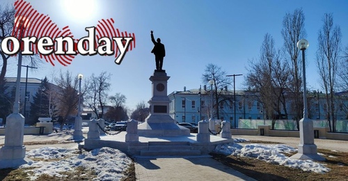 В Оренбурге штукатурка в сквере им Ленина сошла вместе со снегом