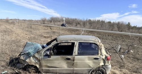 На трассе под Оренбургом автомобиль опрокинулся в кювет, пострадала пожилая пассажирка