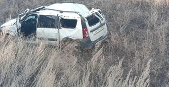 В Гайском округе «Лада Ларгус» съехала в кювете, пострадали два человека