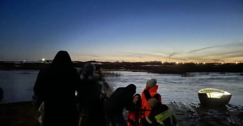 В Адамовском районе местные жители отправились к роднику за водой и оказались отрезанными от цивилизации