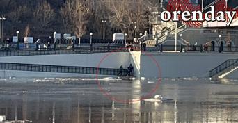 Спасение на набережной в Оренбурге: мужчина выжил благодаря случайно оказавшимся рядом спасателям