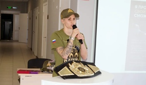 Катюша вернулась: чемпионка мира по боксу приехала в родной оренбургский поселок, чтобы поддержать детей