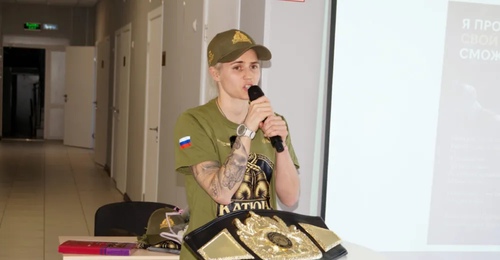 Катюша вернулась: чемпионка мира по боксу приехала в родной оренбургский поселок, чтобы поддержать детей