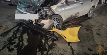 В Оренбурге на Салмышской столкнулись «Киа» и «Лада»: есть пострадавшая