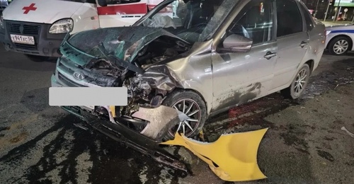 В Оренбурге на Салмышской столкнулись «Киа» и «Лада»: есть пострадавшая