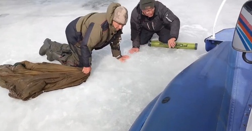 Мотособака утонула, а рыбаков спасли: на Ирклинском водохранилище под мужчинами треснул лед