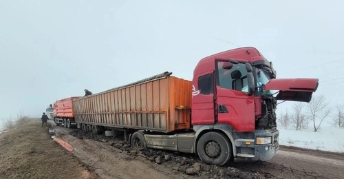 В Переволоцком районе большегруз разрушил дорогу