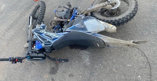 В Оренбурге 35-летний мужчина при повороте опрокинул питбайк