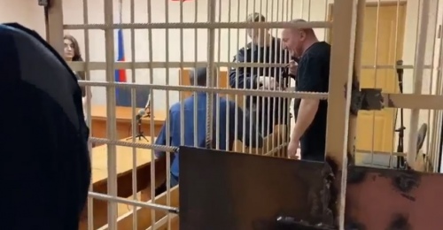 Гриф от гантели, бутылка и стул: орчанин забивал знакомого всем, что под руку попадалось (18+)