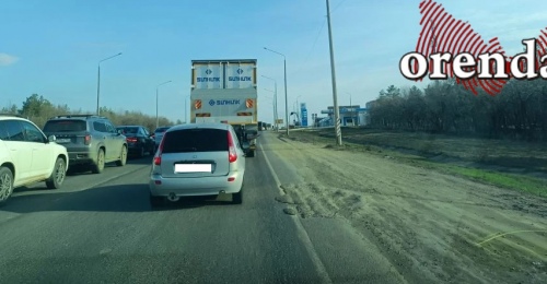 Загородное шоссе в Оренбурге сковали сильнейшие «пробки»
