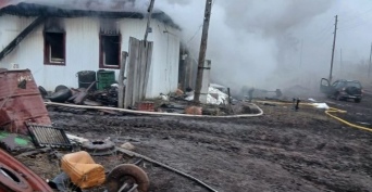 В поселке Первомайский Орска и в деревне Шестайкино Бугурусланского района горели дома