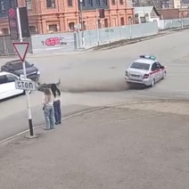 В Бузулуке легковой автомобиль протаранил транспорт сотрудников Росгвардии