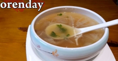 В Оренбурге мужчина разбил о голову возлюбленной тарелку с супом, а после подарил ей цветы и серьги