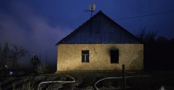 Во время пожара в Переволоцком районе погибли подросток и женщина (18+)