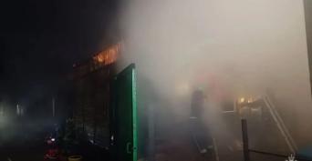 В Оренбурге потушили крупный пожар в частном доме