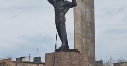 В Оренбурге после зимы помоют 54 памятника