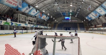 В Гае юные хоккеисты не поделили шайбу: перелом ноги ребенка будет компенсировать спортивная школа