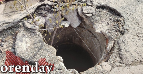 В Оренбурге на проезжей части по улице Мало-Мельничной и на пешеходной Советской открылись порталы в «преисподнюю»