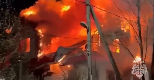 В Оренбурге на площади 200 квадратных метров сгорел дом