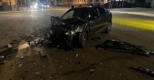 В Оренбурге в ночном ДТП в центре города пострадали два человека