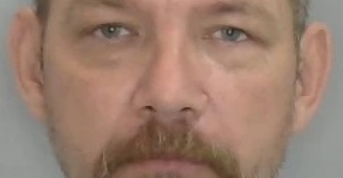 Полиция разыскивает особо опасного преступника, убившего полицейского и ранившего еще троих сотрудников правоохранительных органов (18+)