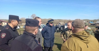 Жителей Оренбуржья просят не посещать четыре населенных пункта из-за поисков опасного преступника