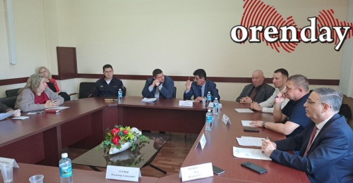 Депутаты и жители Оренбурга обсудили транспортный коллапс: ремонт моста на Донгузской, строительство развязки на Гаранькина и невыносимые пробки