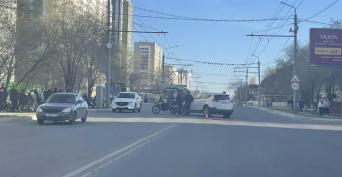 В Оренбурге дорогу не поделили мотоцикл и автомобиль