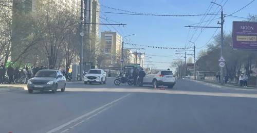 В Оренбурге дорогу не поделили мотоцикл и автомобиль
