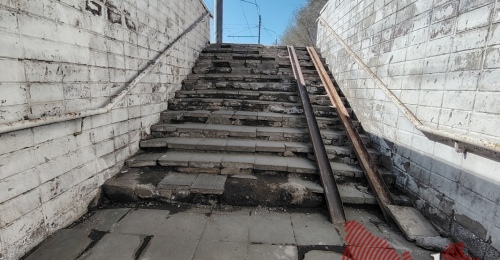 До какого состояния довели подземный пешеходный у ДК 
