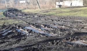 Жители Бугурусланского района просят чиновников ускориться с отсыпкой дороги к селу