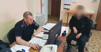 В Оренбурге молодые люди бросали петарды из окна дома